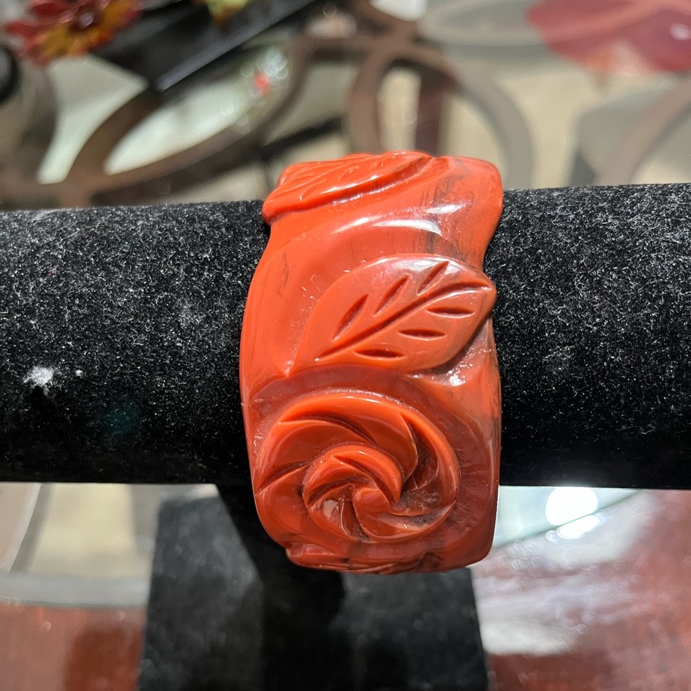 - Wide natural resin bracelet with carved leaves New without tags